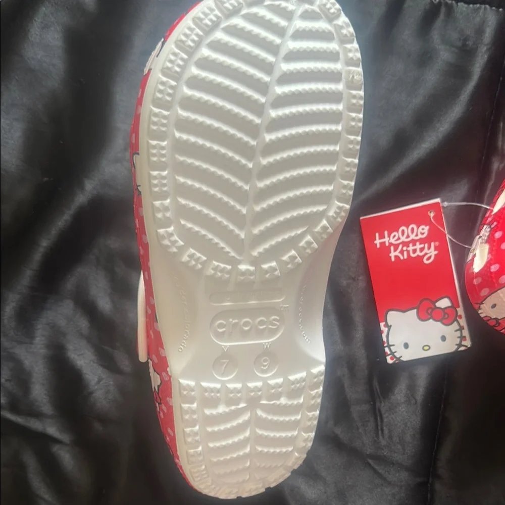 Hello Kitty Crocs - Picture 2 of 3